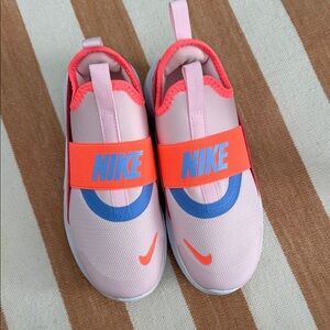 NWOT Nike Flex Runner Sneakers